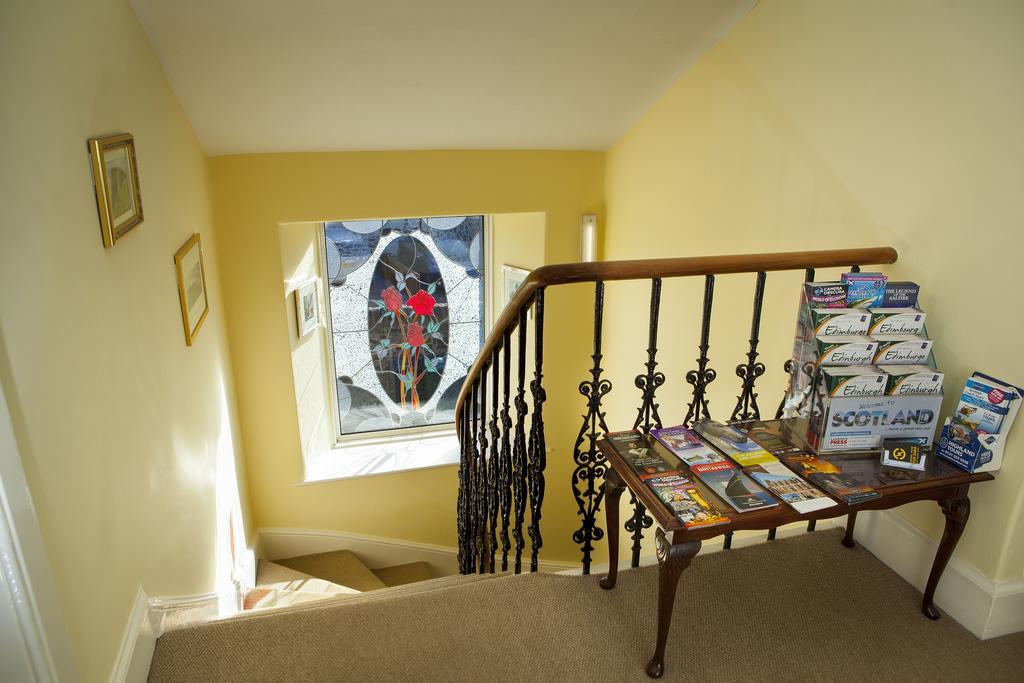 4Kt Guest House Единбург Екстериор снимка